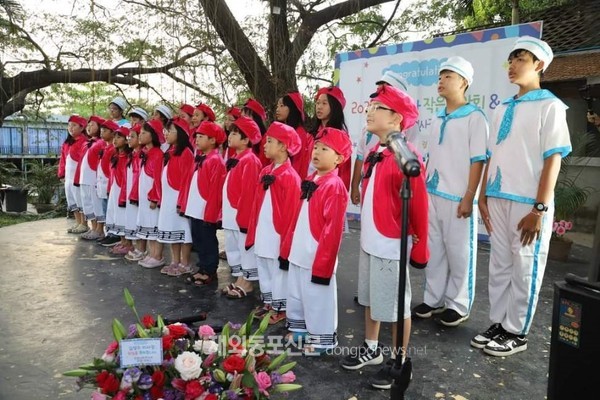 캄보디아 거주 다문화가정자녀들을 중심으로 구성된 라온제나어린이합창단이 설날인 지난 2월 10일 오후 5시 프놈펜 소재 사마티 레이크 리조트에서 ‘2024 작은 음악회’를 개최했다. (사진 박정연 재외기자)